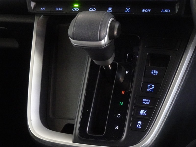 ヴォクシーHEV S-Z（181018324661）の中古車 | トヨタ認定中古車