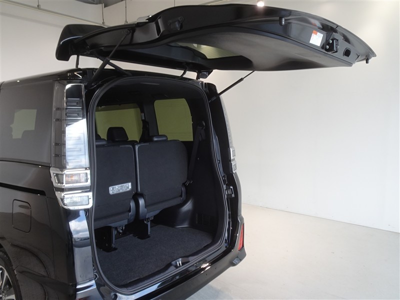 トヨタヴォクシー　ドアパネル　キラメキ ヴォクシー HV ZSキラメキ3（354011666671）の中古車 | トヨタ認定中古