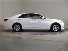 クラウンハイブリッドロイヤルサルーン