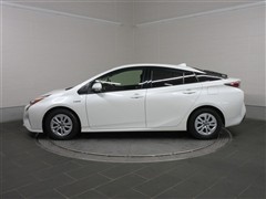 プリウス Sセーフティプラス