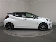 アクア GRスポーツ