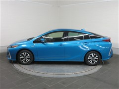プリウスPHV A
