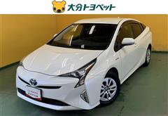 トヨタ　プリウス S