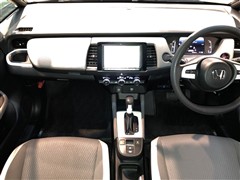 フィット E:HEV クロスター 4WD