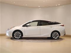 プリウス A ツーリングセレ 4WD