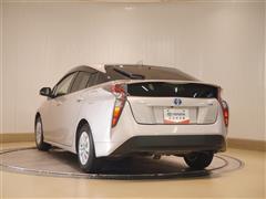 プリウス Sセ-フティプラス 4WD