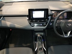 カローラスポーツ GX 4WD