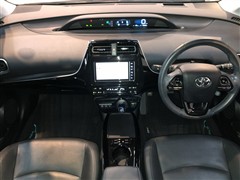 プリウス A プレミアム 4WD