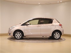 ヴィッツ ジュエラ 4WD