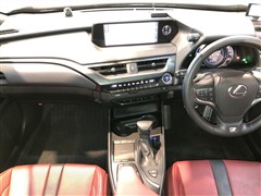 UX250h Fスポーツ 4WD