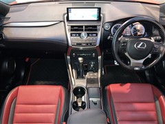 NX300 Fスポーツ 4WD