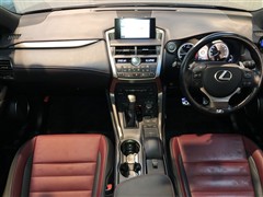 NX200t Fスポーツ 4WD