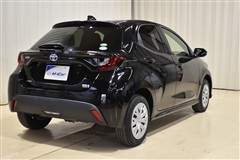 ヤリス ハイブリッド X