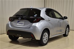 ヤリス ハイブリッド X