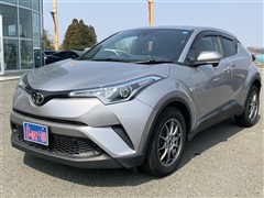 トヨタ C-HR S-T 4WD