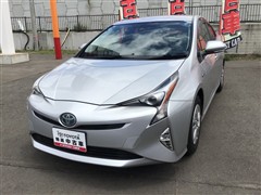 プリウス S