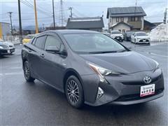 プリウス S E-FOUR