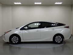 プリウス A