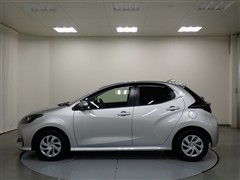 ヤリス ハイブリッド X