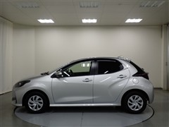 ヤリス ハイブリッド X