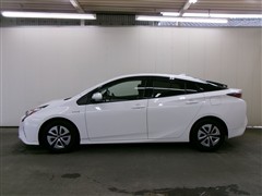 プリウス A