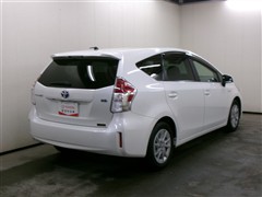 プリウスアルファ S