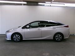 プリウスPHV A