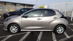 ヤリス ハイブリッド X