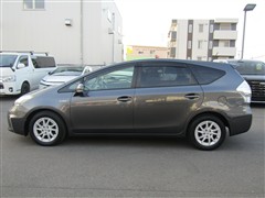 プリウスアルファ S