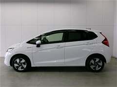 フィット ハイブリッド F