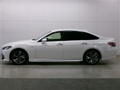 クラウン ハイブリッド RS