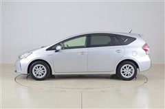 プリウスアルファ S