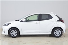 ヤリス ハイブリッド X