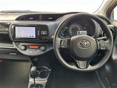 ヴィッツ ハイブリッド Fセーフテ