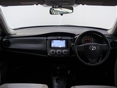 カローラアクシオ X