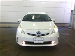 プリウスアルファ S