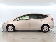 プリウスアルファ S