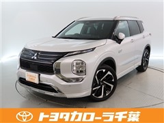 三菱　アウトランダー PHEV P 4WD