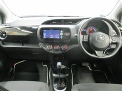 ヴィッツ Fセーフティエディション3