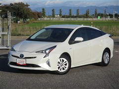 プリウス Sセーフティプラス E-4