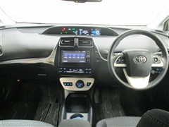 プリウス Sセーフティプラス E-4