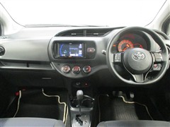 ヴィッツ F LED エディション