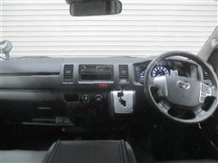 ハイエースV DX 4WD