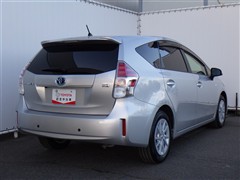 プリウスアルファ S