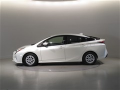 プリウス Sセーフティプラス