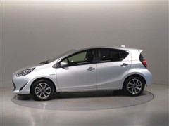 アクア Sスタイルブラック