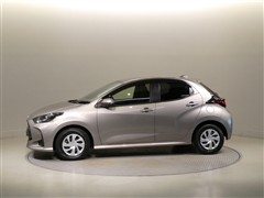 ヤリス ハイブリッド X