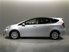 プリウスアルファ S