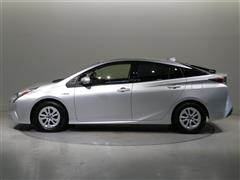 プリウス Sセーフティプラス