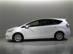 プリウスアルファ S